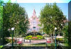 Disney Hotel - park entrance (30kb)